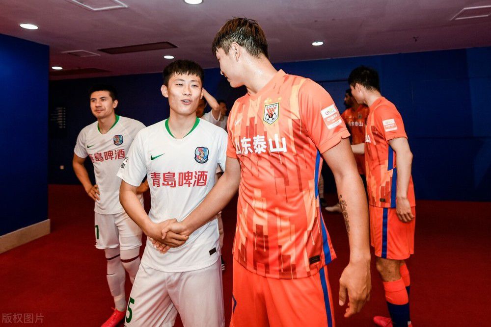 顾秋怡也急忙说道：爸，你就让我跟妈也一起去吧。